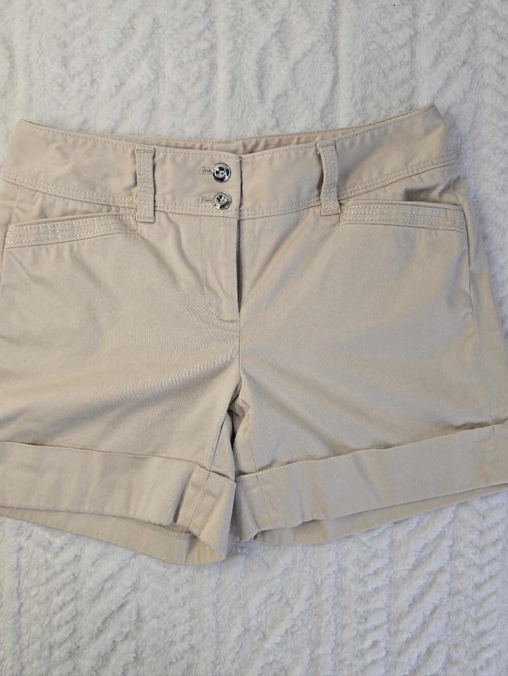 White House Black Market Chino Shorts Khaki Beige Cuffed Low Rise Cotton Stretch